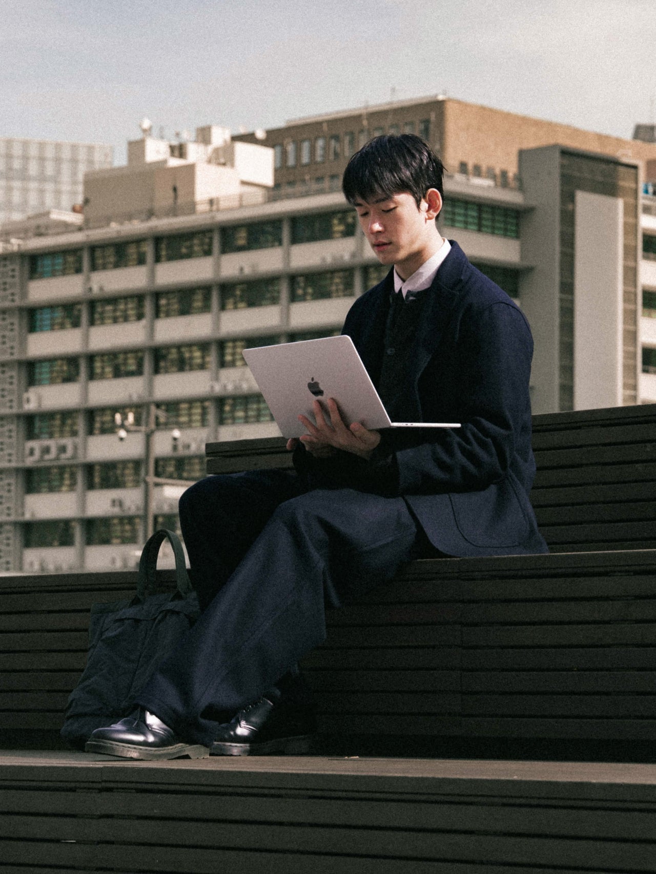 City Wool Pin-tuck Trouser (Navy)