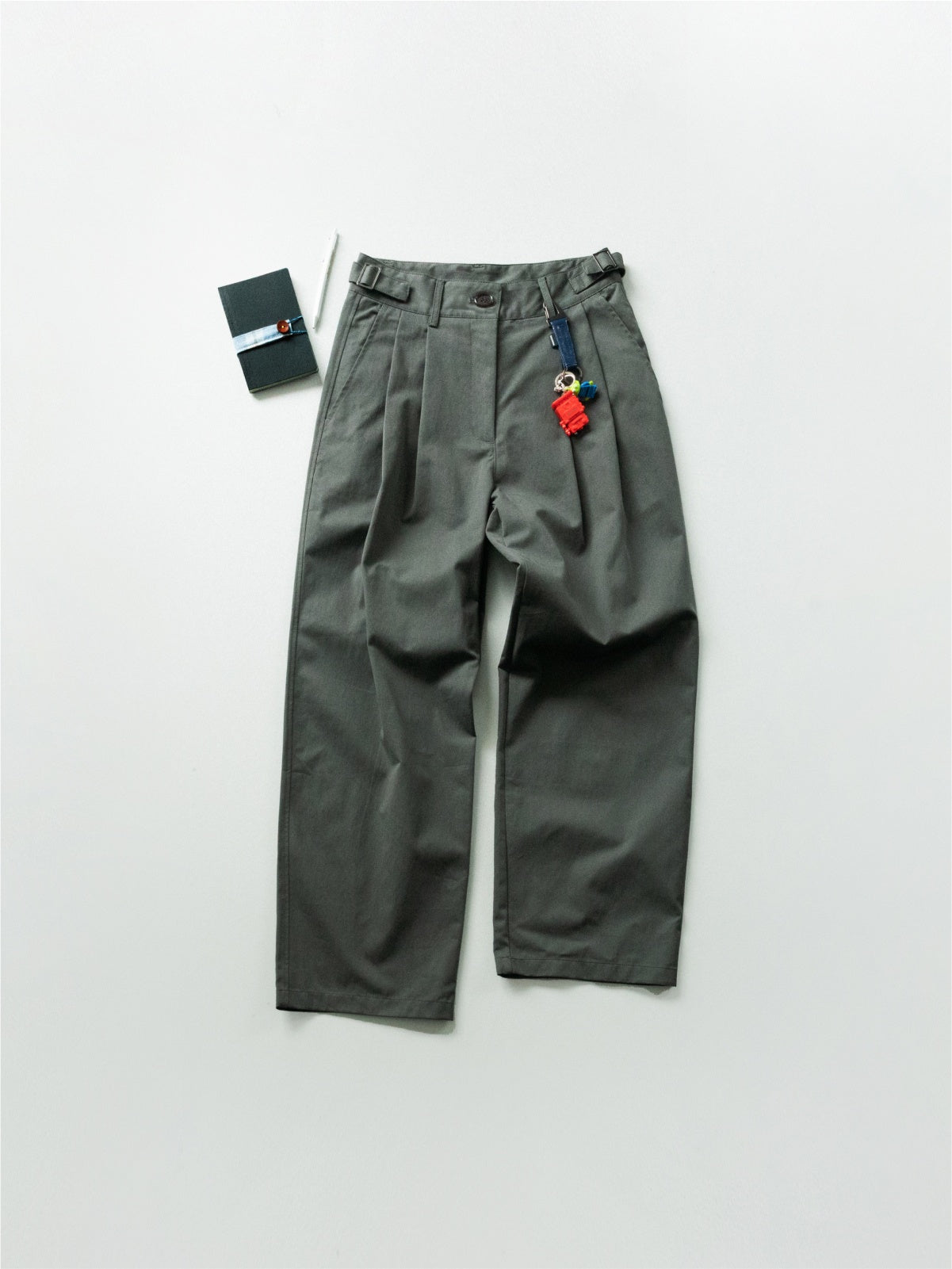 Office Belted Pin-tuck Pants (Khaki)
