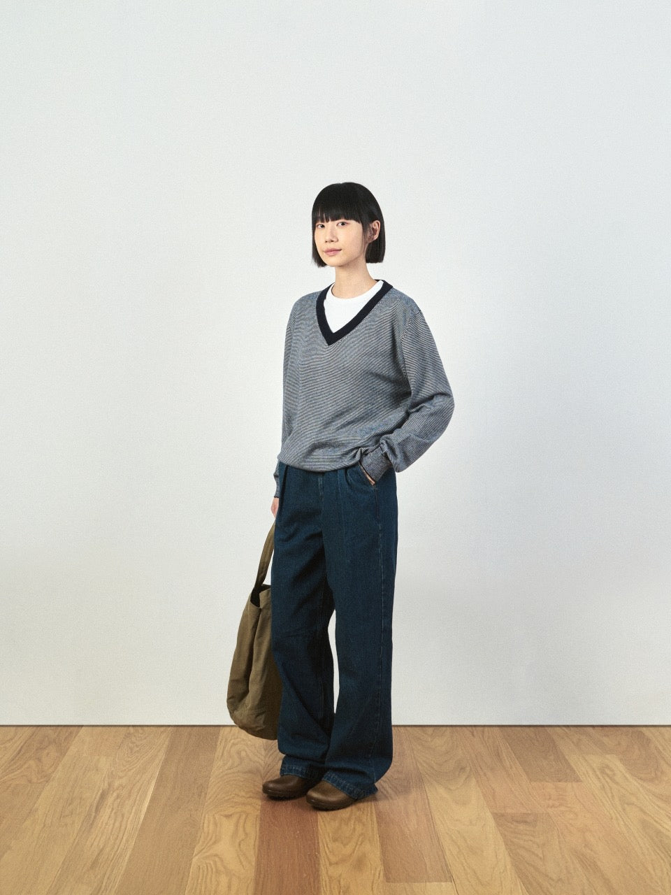 Loose Fit Pin-tuck Denim Pants (Deep Indigo)