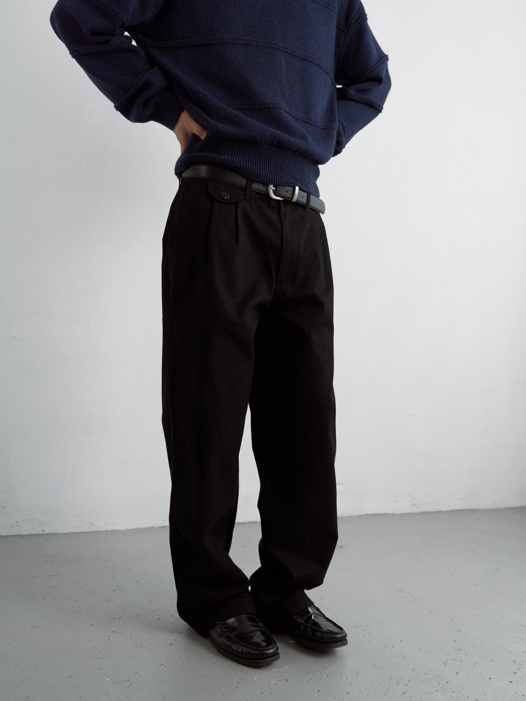 Everyday Pin-tuck Chino Pants (Black)