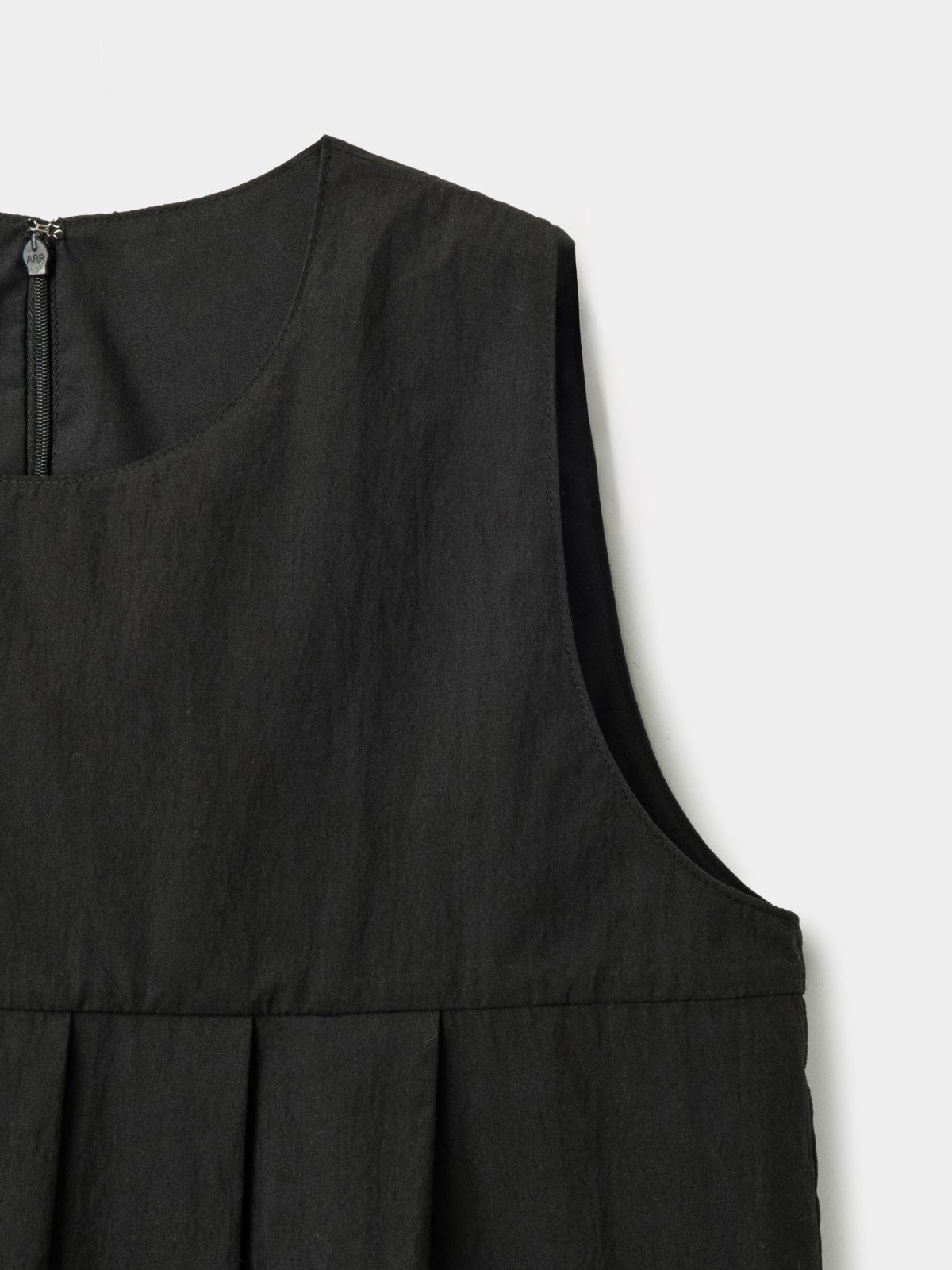 Pleats Sleeveless Top (Black) | Havehad