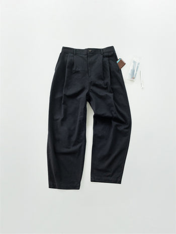 City Worker Pin-tuck Trouser (Navy)