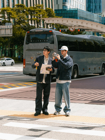 Loose Fit Pin-tuck Denim Pants (Mid Indigo)