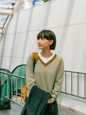 (W)Pin-Stripe V-neck Knit (Olive)